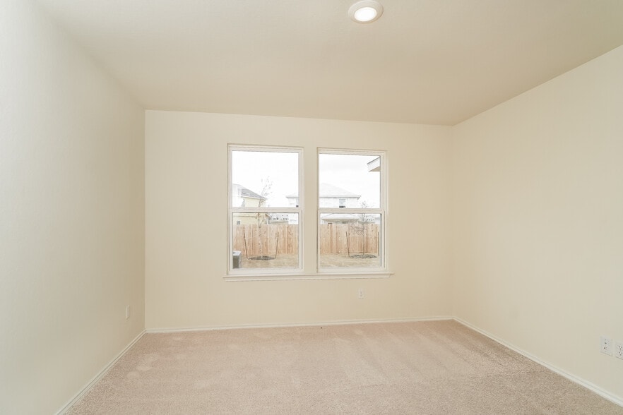 Building Photo - 819 Retama Pass