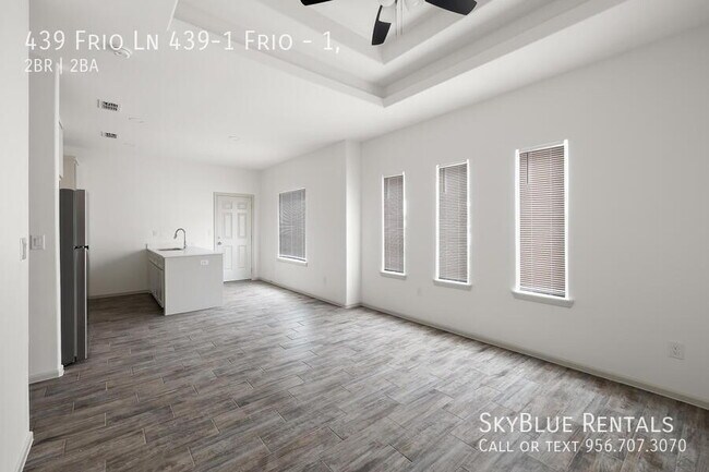 Building Photo - 439 Frio Ln