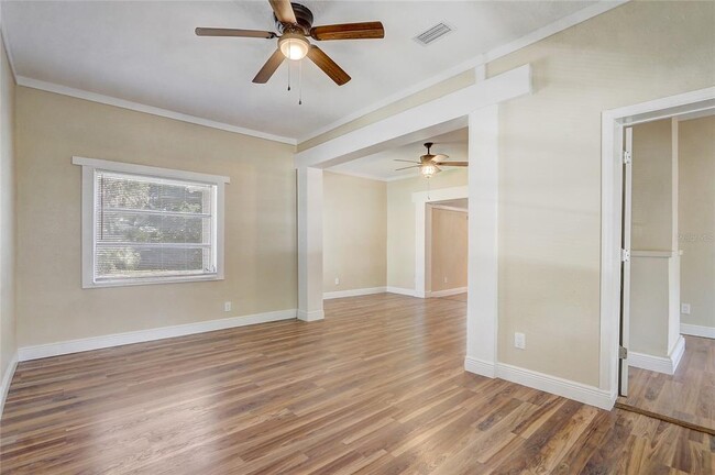 Building Photo - 246 N Oak Ave