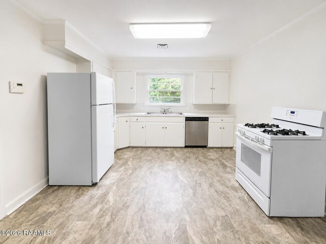 Building Photo - 116 Oak Crest Dr