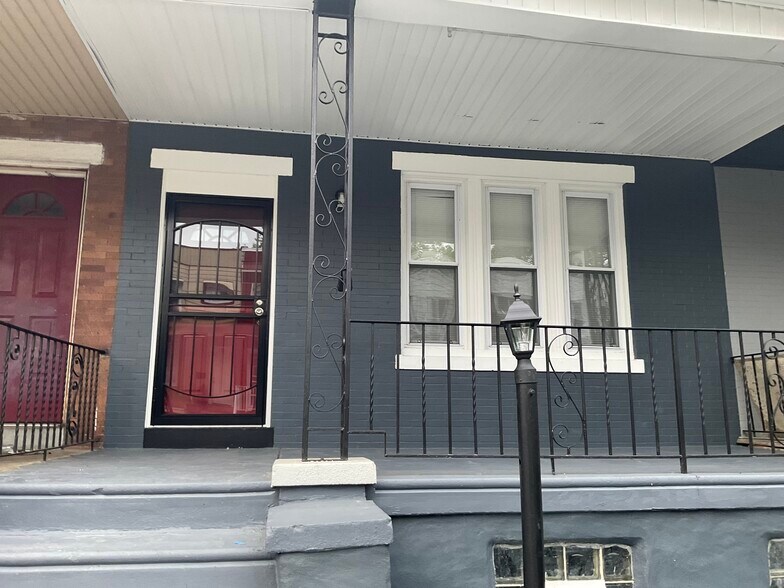Building Photo - 823 S Cecil St