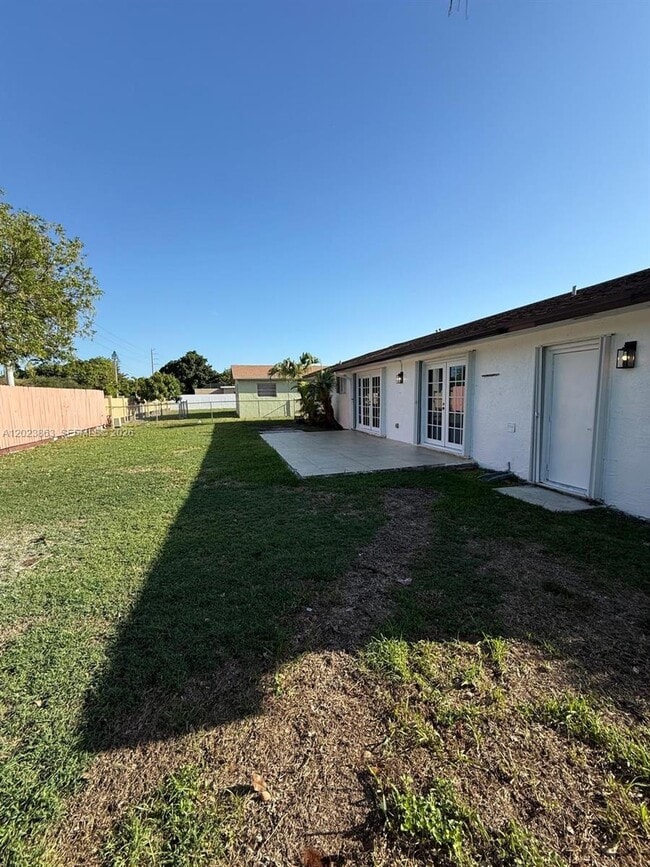 Building Photo - 17035 SW 107th Ct