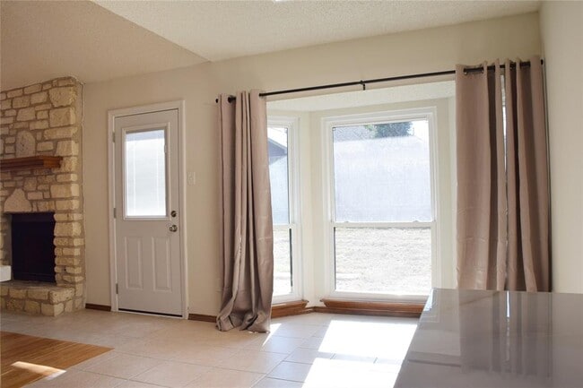 Building Photo - 1911 Klattenhoff Dr