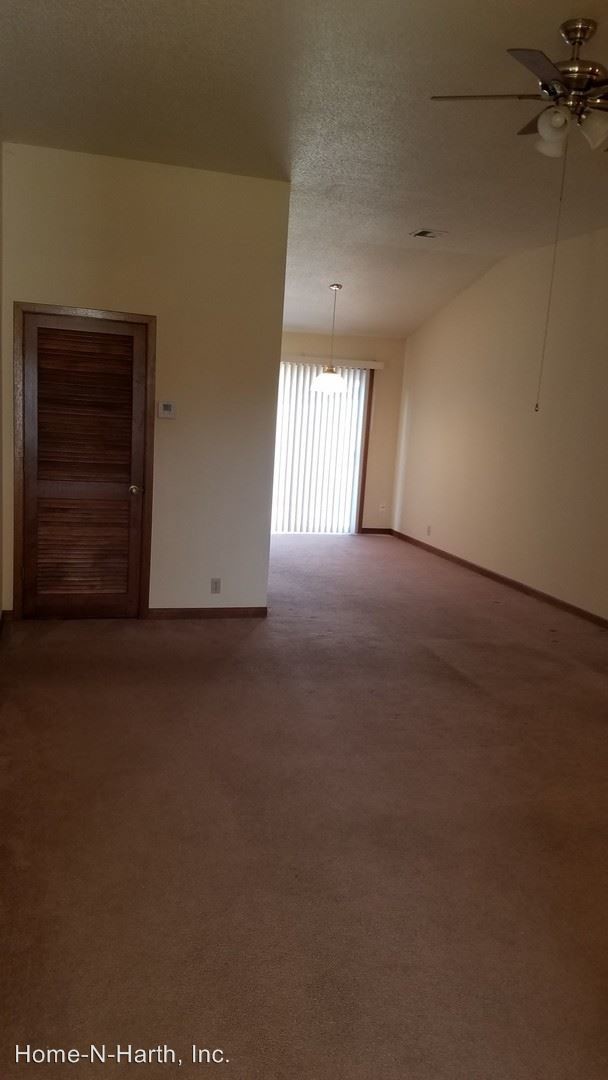 Building Photo - 3266-3268 N Longfellow Ct