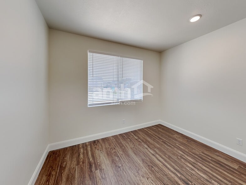 Building Photo - 3324 Fields Ave