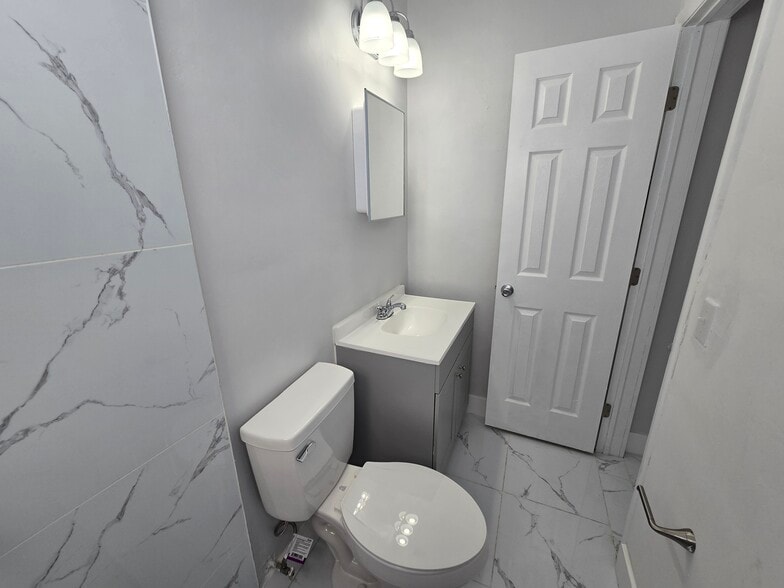 Building Photo - 1320 NE 211th Ter