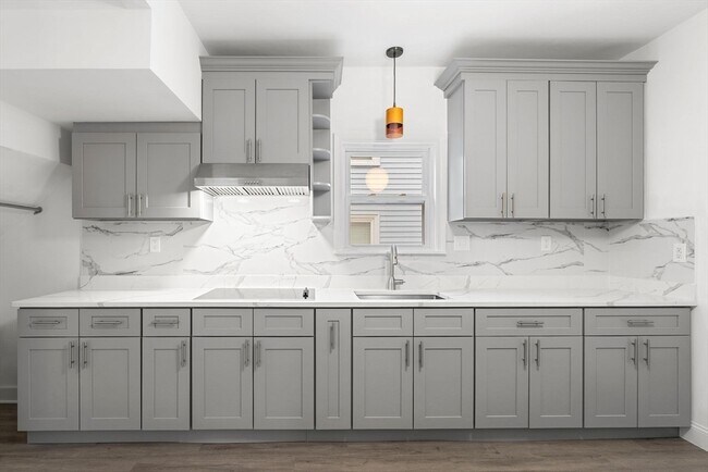 Building Photo - 252 Safford St