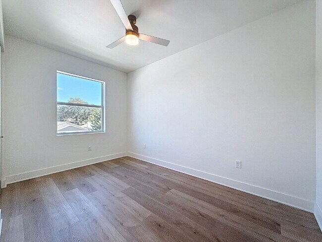 Building Photo - 340 14th St N