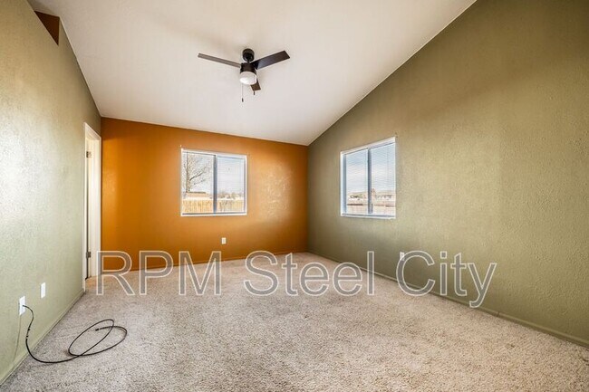 Building Photo - 4645 Ridge Dr