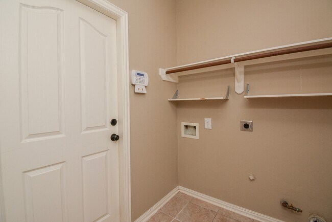 Building Photo - 3011 Nickleby Ct