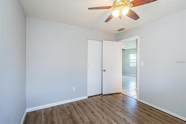 Building Photo - 7057 Sunset Dr S