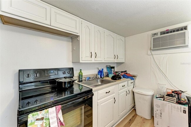 Building Photo - 1701 13th St W