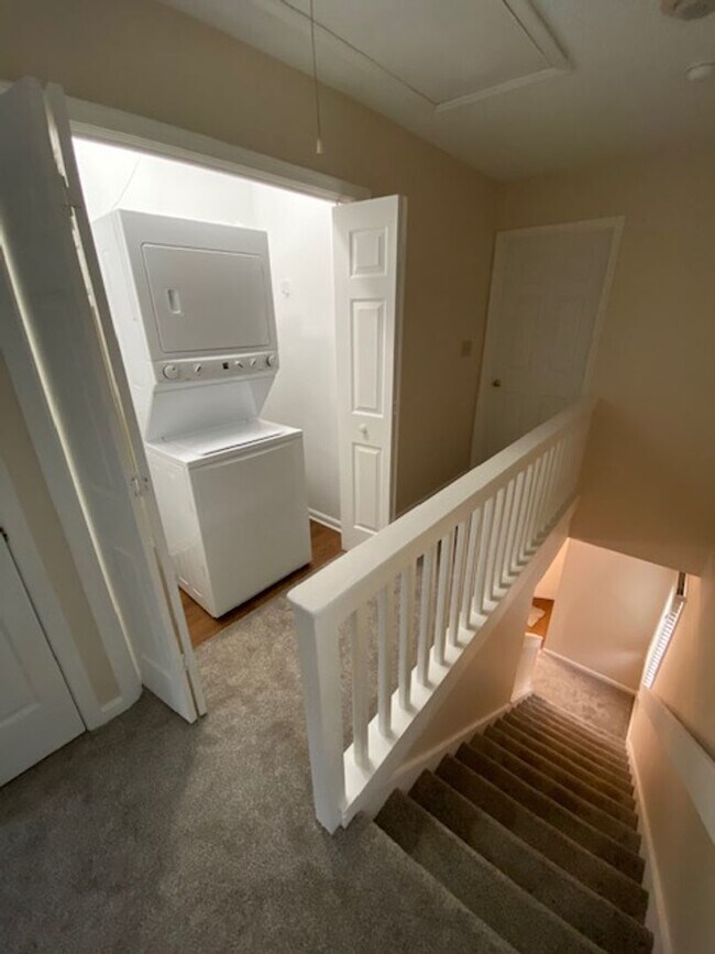 Building Photo - Ideal Living: Beautifully Designed 2 Bedro...