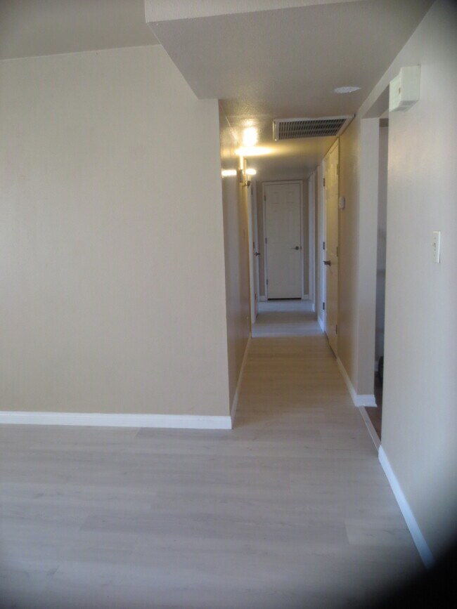 Building Photo - 3845 W Rovey Ave