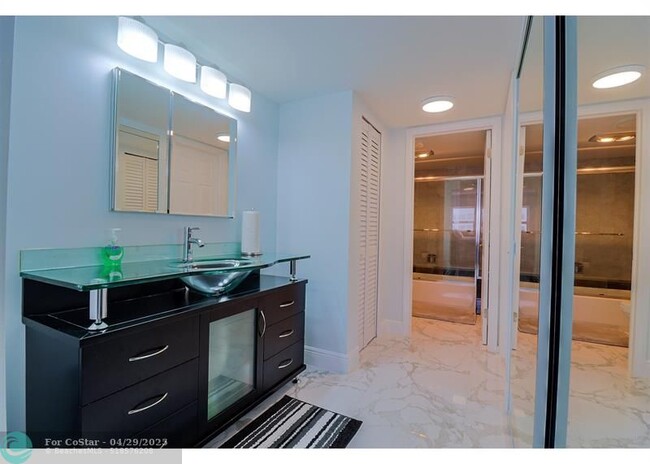 Building Photo - 3500 Galt Ocean Dr