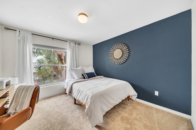 Building Photo - 6086 Seminole Gardens Cir