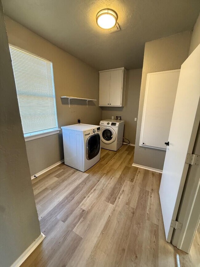 Building Photo - Beautifully Remodeled 2 Bed | 1 Bath | 1-Car Garage on Large Lot