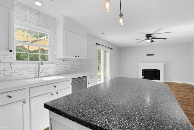Building Photo - 4 br, 3 bath House - 8647 Eagles Nest Dr