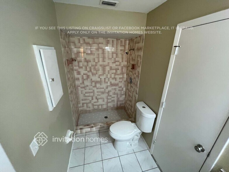 Building Photo - 7535 N Leewynn Dr