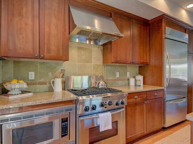 Building Photo - 722 Nob Hill Ave N