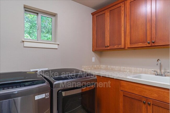 Building Photo - 7981 SW Kelso Ct