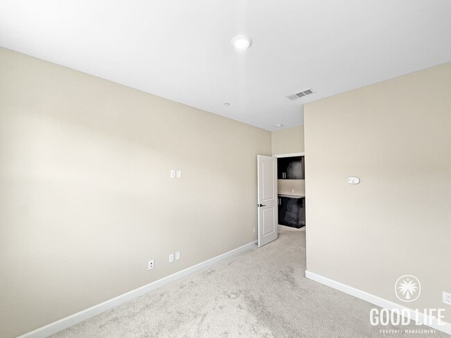 Building Photo - Bright 3BD/2.5BA Townhouse in Vista with Community Pool, In-Unit Laundry & 2-Car Garage