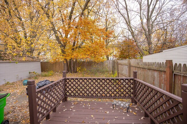 Building Photo - 2 BED 1 BATH BEAUTIFUL SINGLE FAMILY HOME