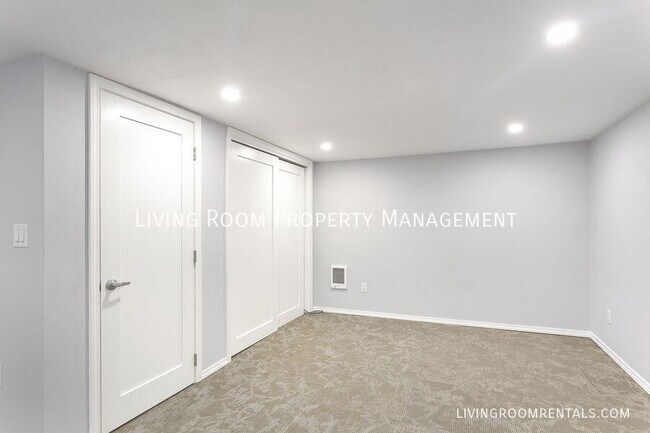 Building Photo - 4124 SE 11th Ave