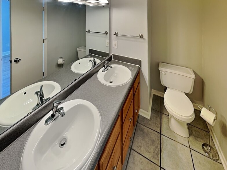 Building Photo - 6011 Tybalt Cir