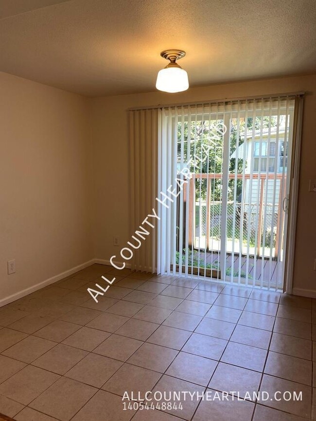 Building Photo - 1401 N Independence Ave