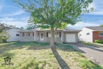 Building Photo - 3 Bedroom Home For Rent