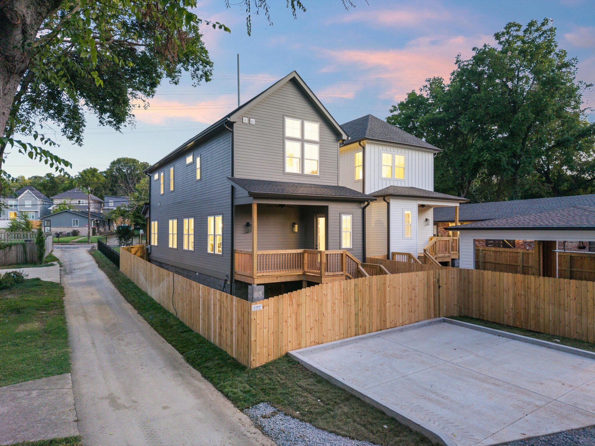 Building Photo - 2826 Clifton Ave