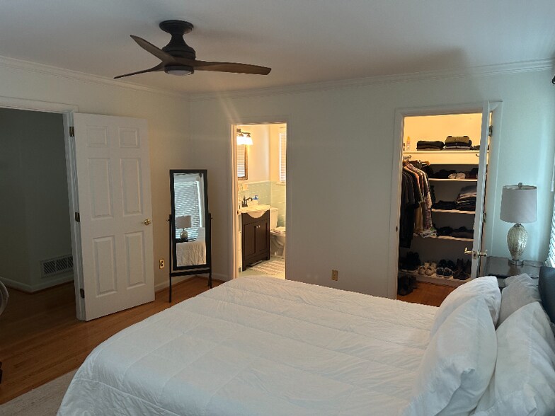 Building Photo - 749 Poinsettia St