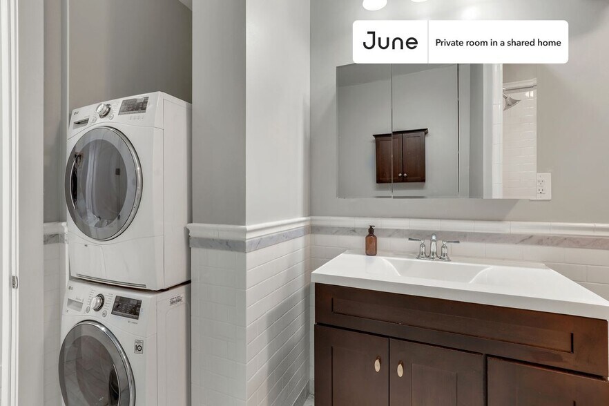 Building Photo - Room in Shared 4 bed/2 bath home