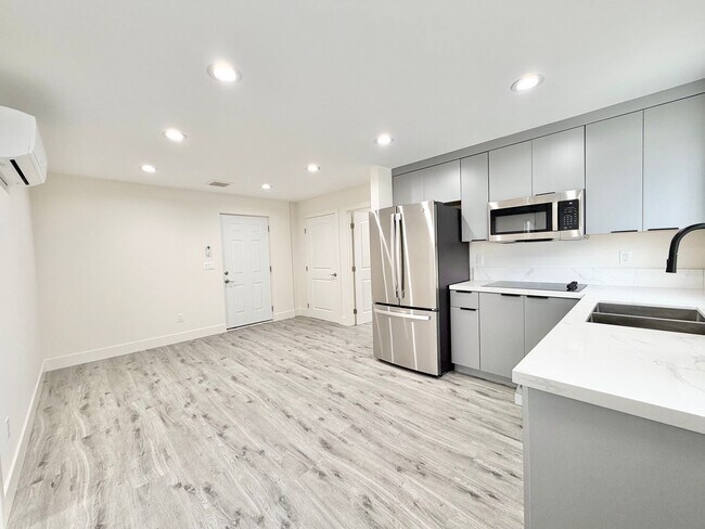 Building Photo - 138 W 93rd St