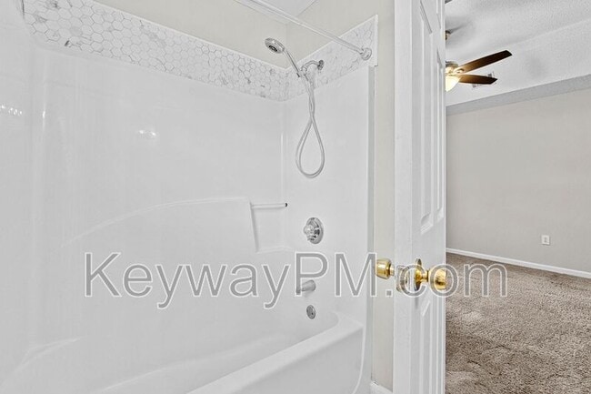 Building Photo - 5 Astor Ct