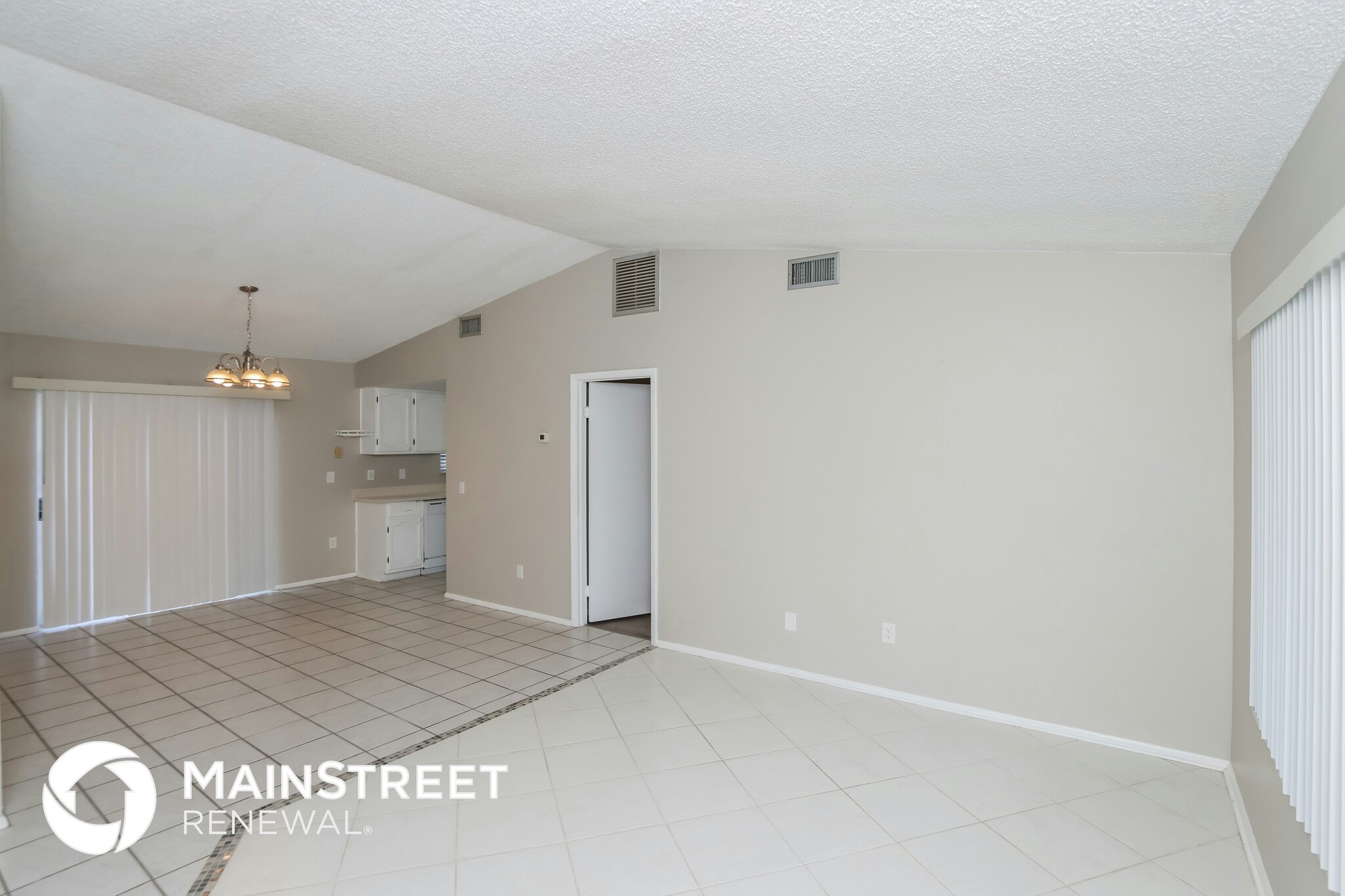 Building Photo - 2270 Hialeah St