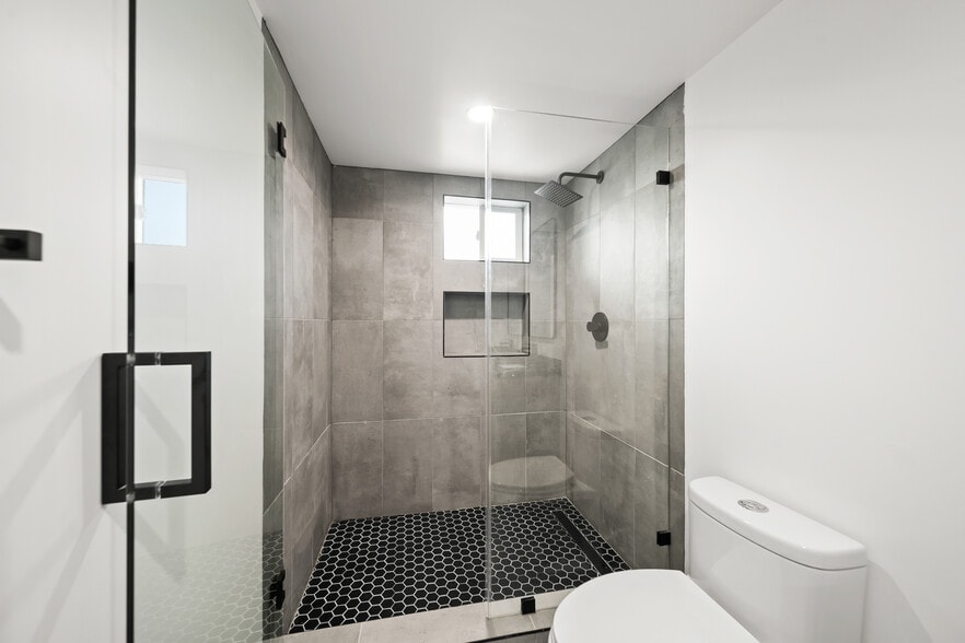 Building Photo - 6049 Craner Ave