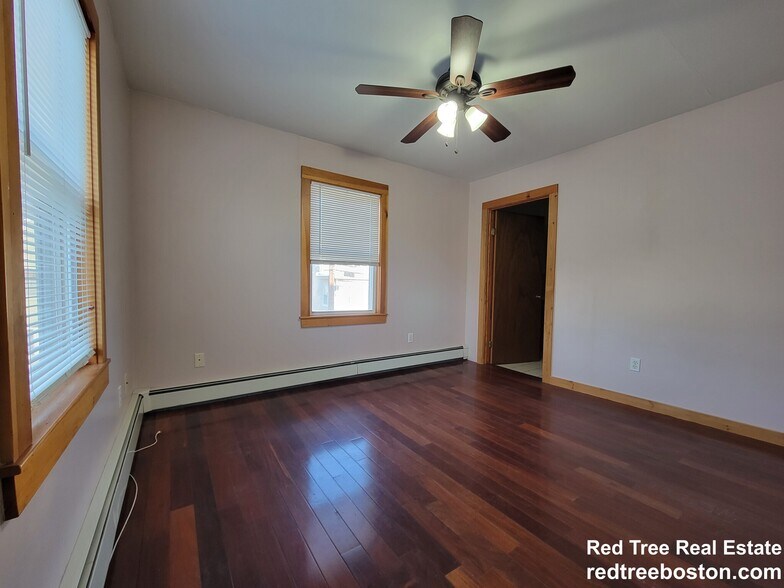 Building Photo - 118 Charles St