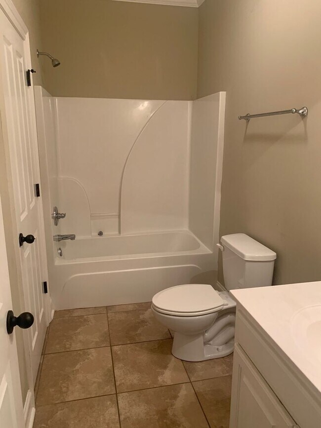 Building Photo - 4BR/3BA