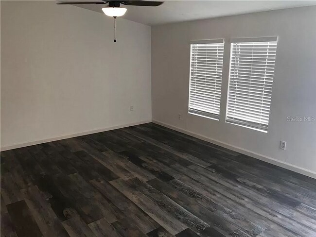 Building Photo - Updated 3 bed 2 bath