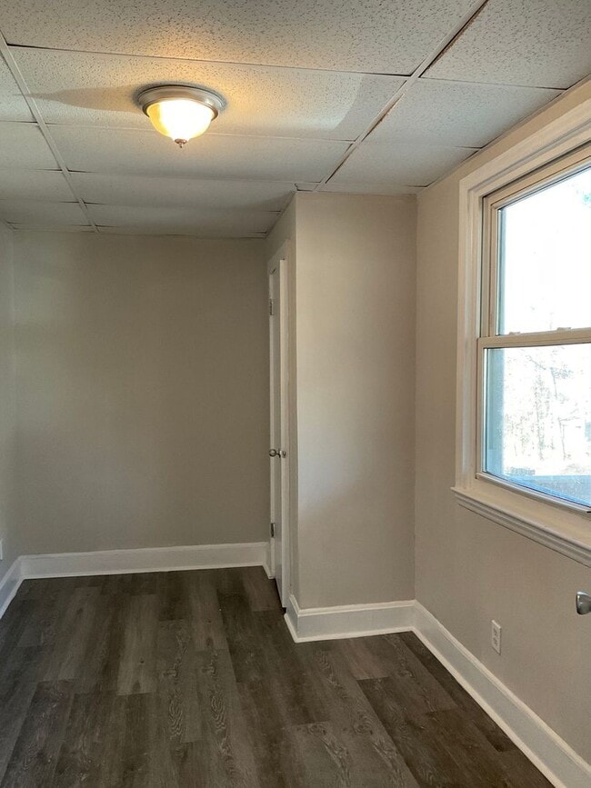 Building Photo - 4 Bedroom  Home in Gastonia - Hardwood Floors, Spacious Rooms!!!