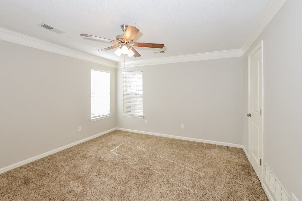 Building Photo - 9761 Dogwood Ct W