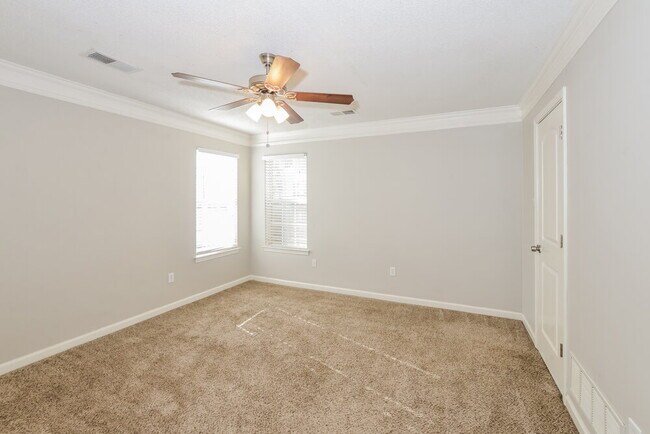 Building Photo - 9761 Dogwood Ct W