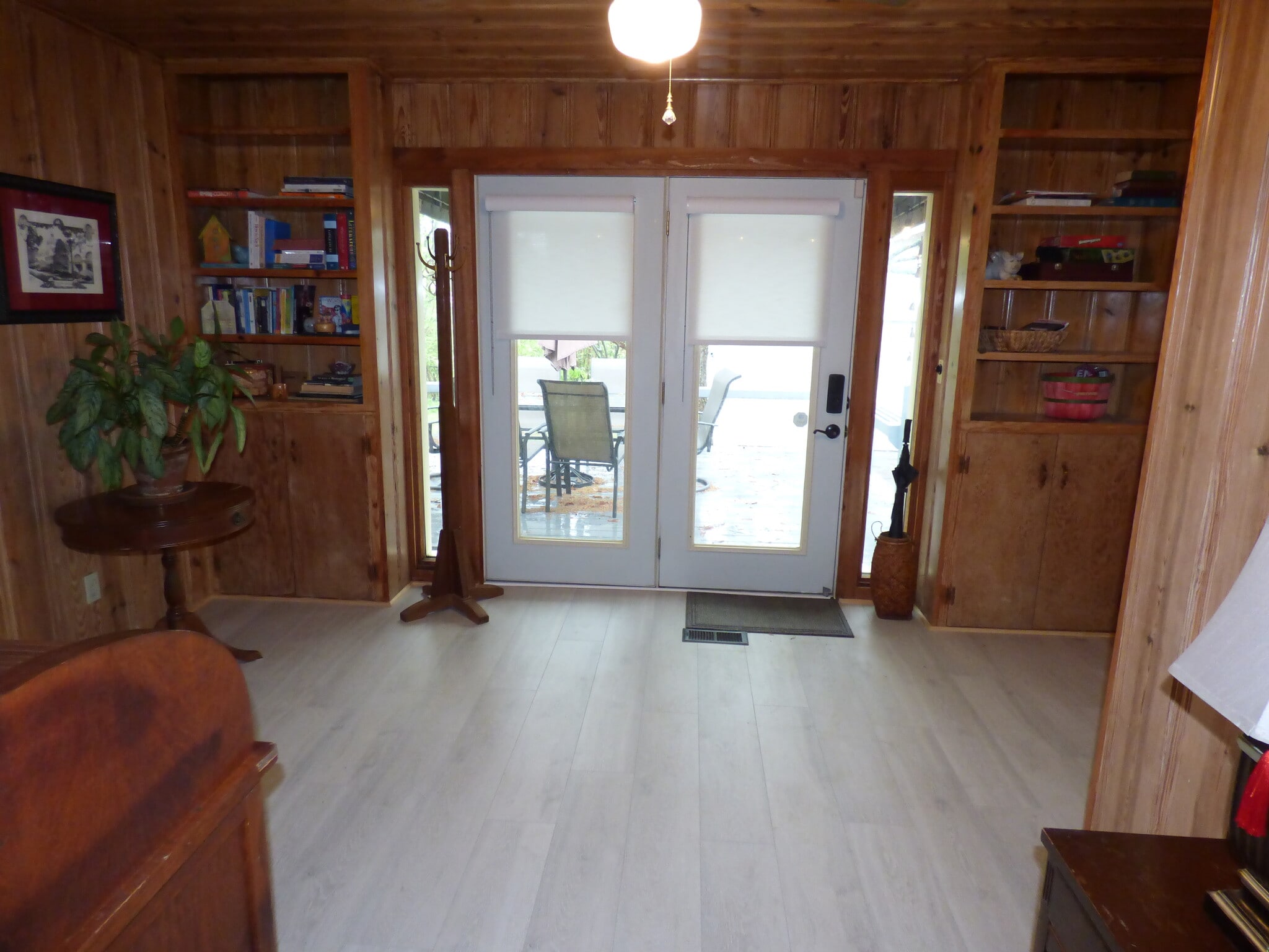 exit to back deck - 116 Phillips St