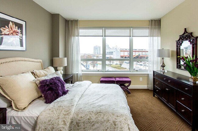 Building Photo - 235 N Christopher Columbus Blvd