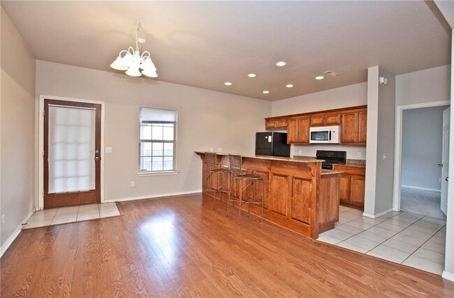 Building Photo - 3104 SW Deerfield Blvd