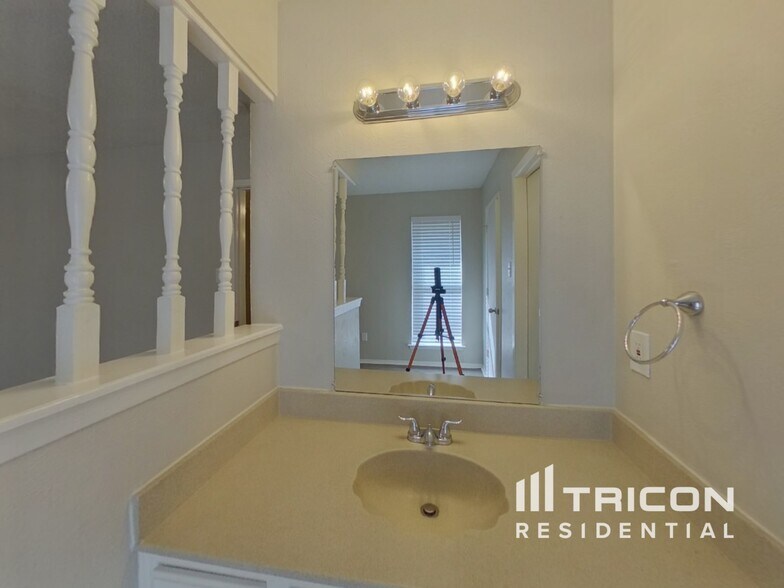 Building Photo - 717 Marlow Pl