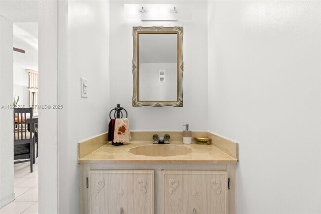 Building Photo - 6900 Bay Dr