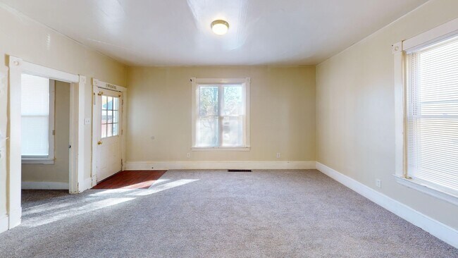 Building Photo - 4 Bed 2 Bath Single Family Home for Rent in Butler, PA